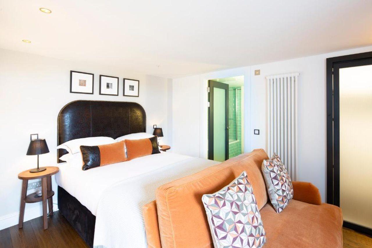 Cheval The Edinburgh Grand Aparthotel Exterior foto A bedroom at the hotel