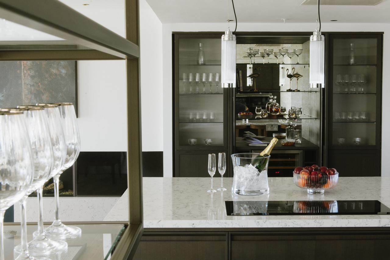 Cheval The Edinburgh Grand Aparthotel Exterior foto A kitchen designed by the London-based interior design company, Savile Row Interiors