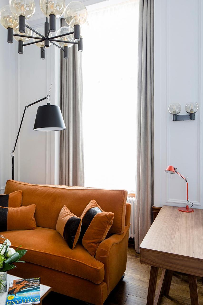 Cheval The Edinburgh Grand Aparthotel Exterior foto A floor lamp