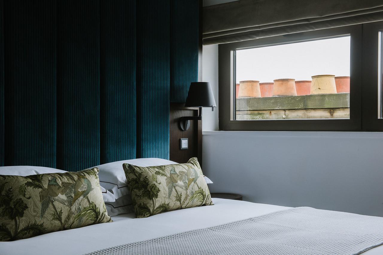 Cheval The Edinburgh Grand Aparthotel Exterior foto A bedroom at the hotel